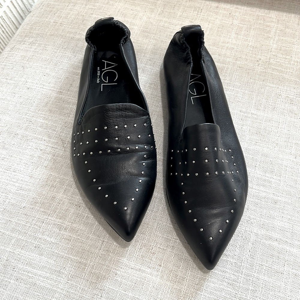 AGL Studded Pointy Toe Moc black 6.5